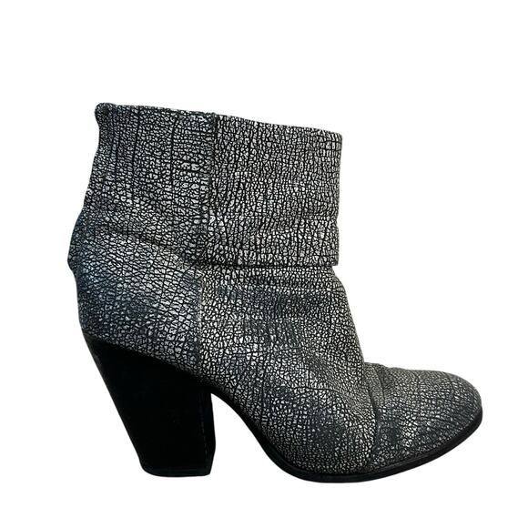 RAG & BONE Women's Iron Classic Newbury Crackle Leather Zip Ankle Boots Size 9 - Picture 1 of 8
